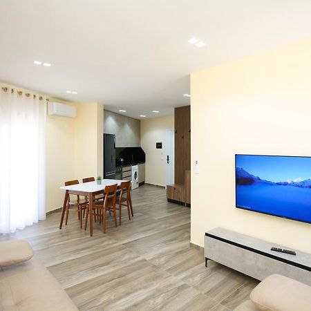 Queen Apartmets Vlorë Exteriör bild