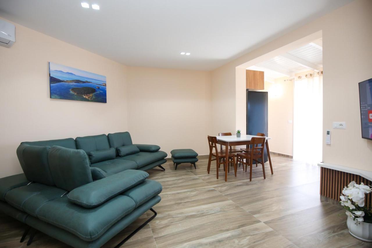Queen Apartmets Vlorë Exteriör bild
