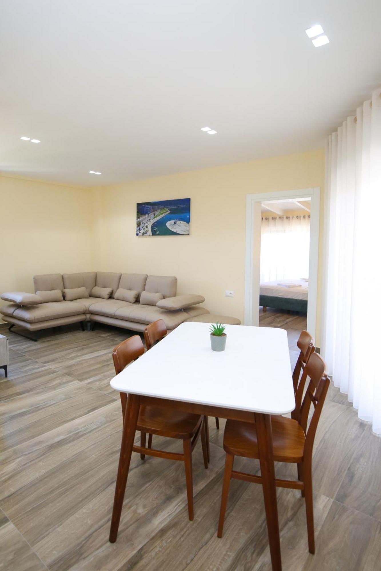 Queen Apartmets Vlorë Exteriör bild