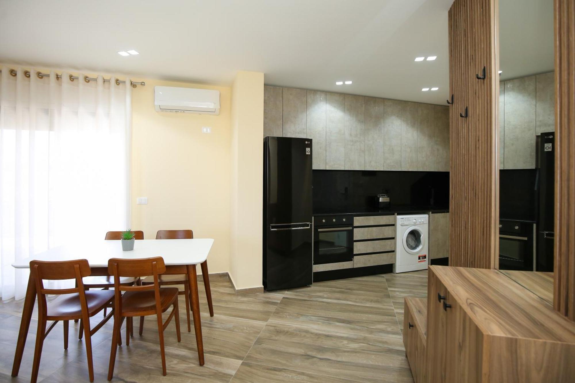Queen Apartmets Vlorë Exteriör bild