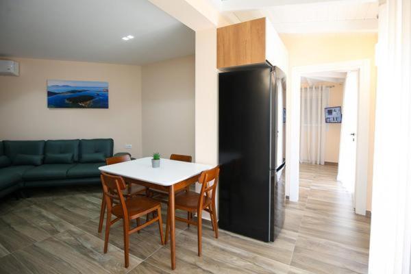 Queen Apartmets Vlorë Rum bild
