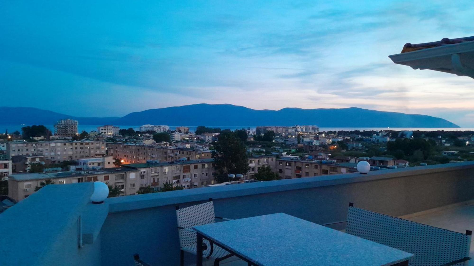 Queen Apartmets Vlorë Rum bild
