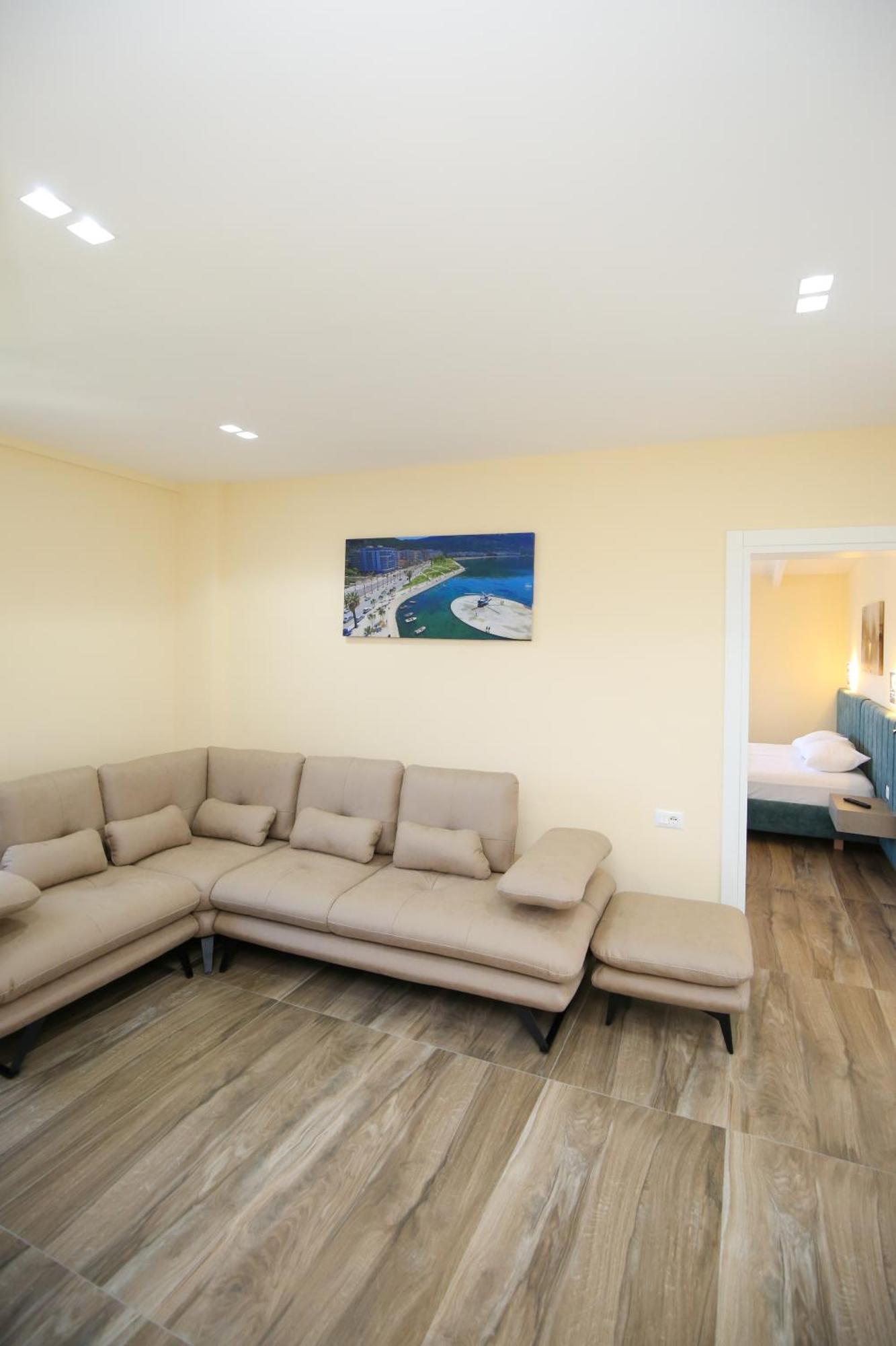 Queen Apartmets Vlorë Rum bild