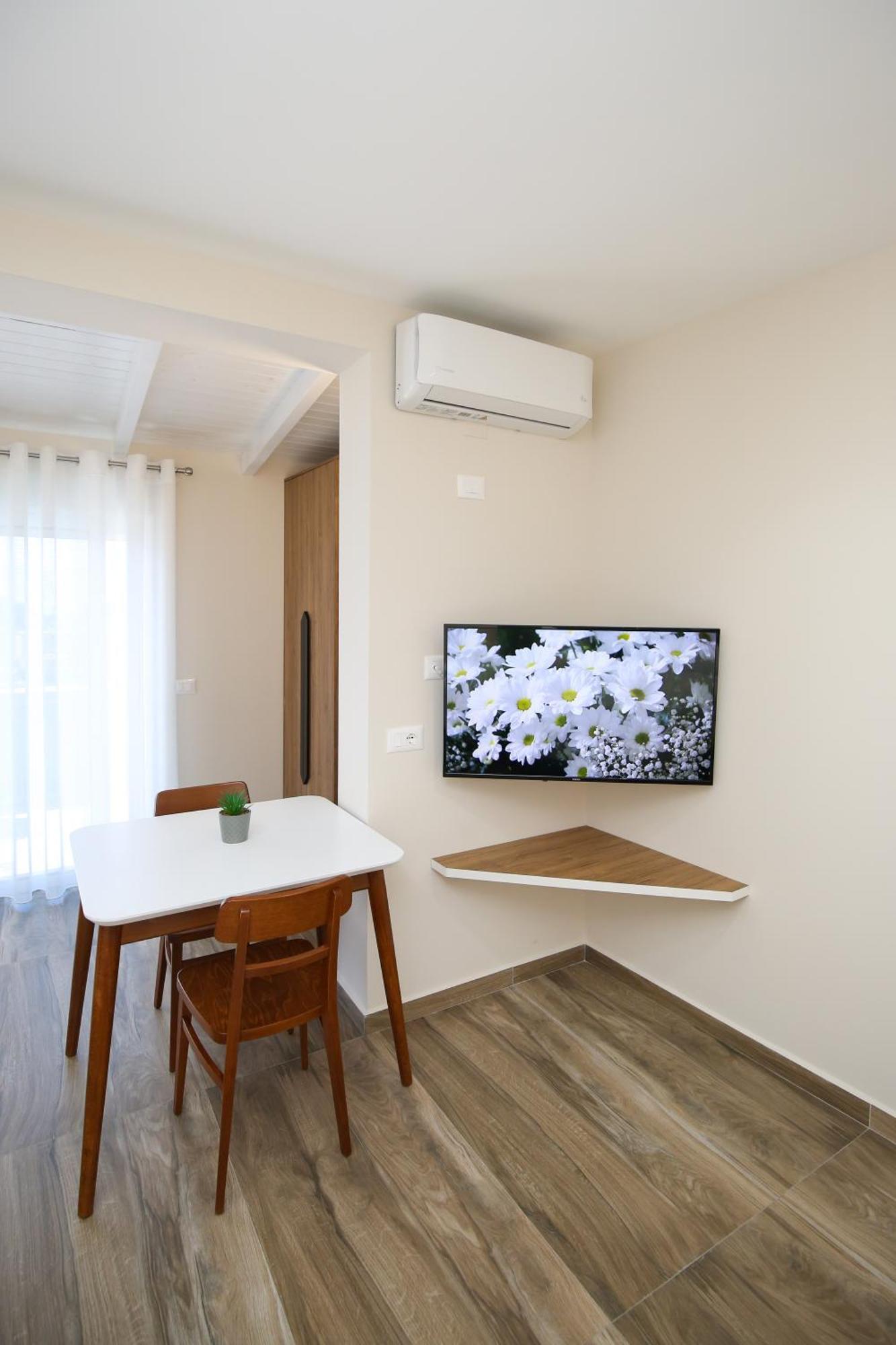 Queen Apartmets Vlorë Rum bild