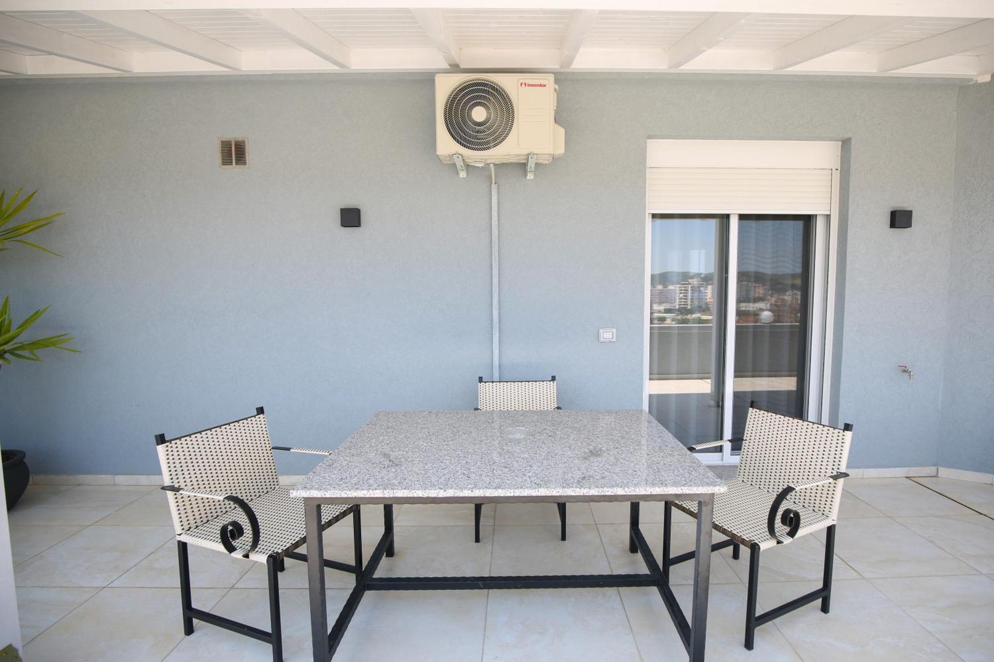 Queen Apartmets Vlorë Rum bild