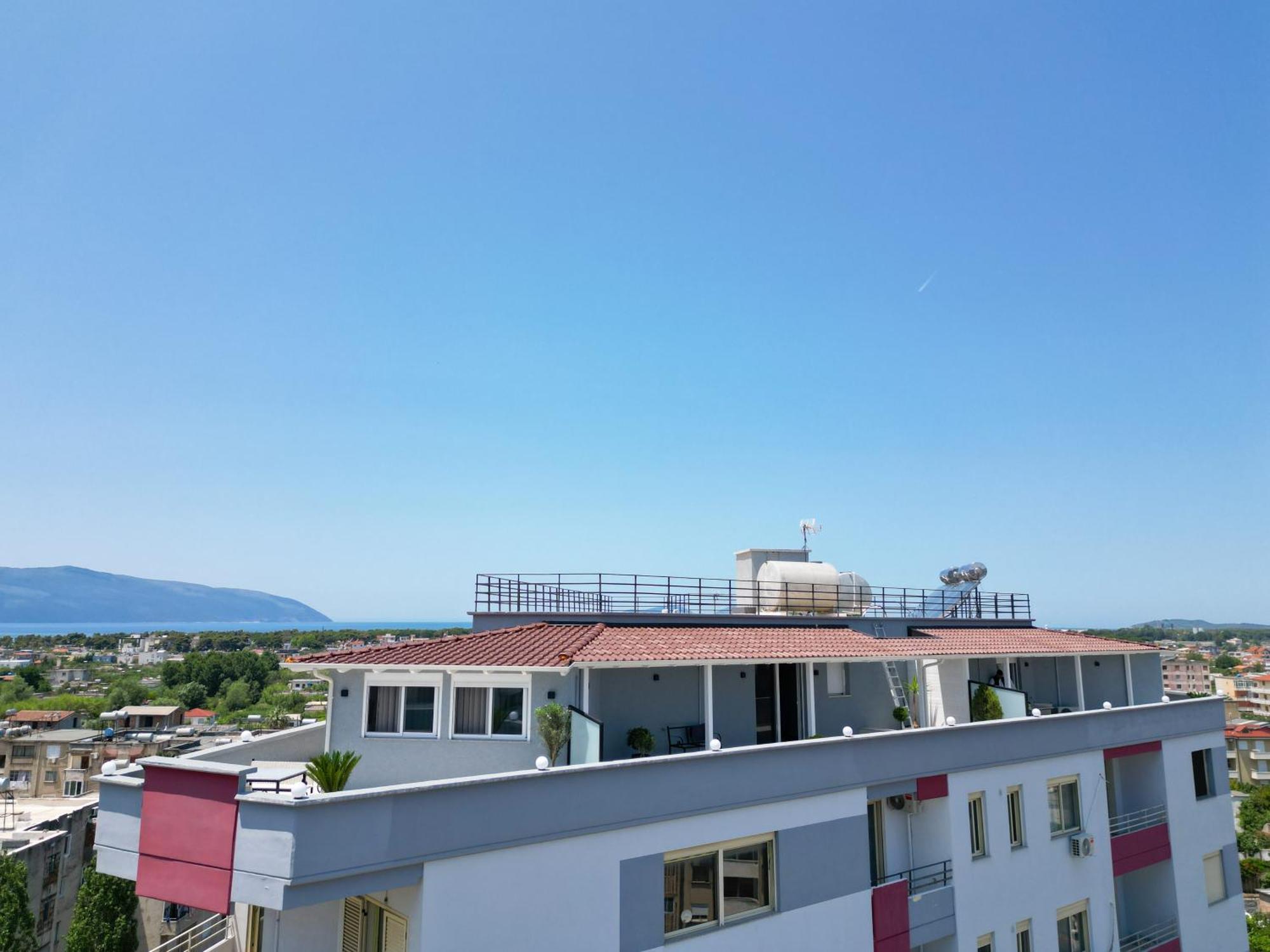 Queen Apartmets Vlorë Rum bild